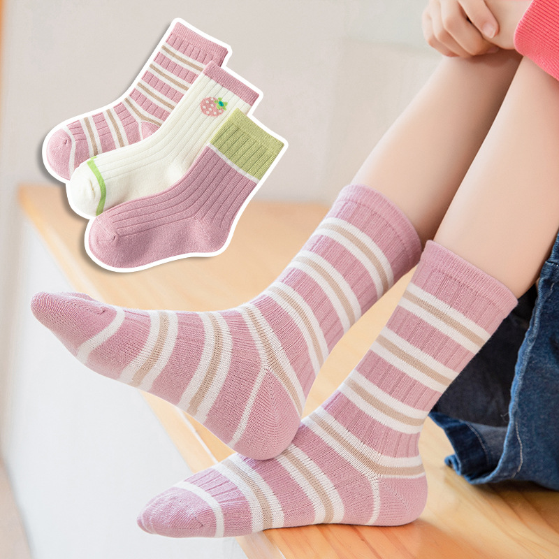 Girls' cotton socks for autumn and winter, breathable children's socks, cute strawberry Korean princess socks, mid-calf socks for big kids Specification image