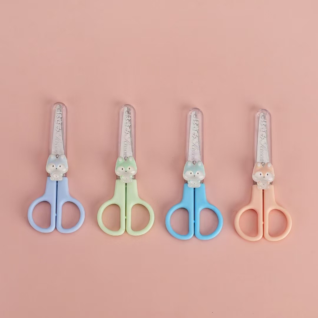 办公剪刀实物图