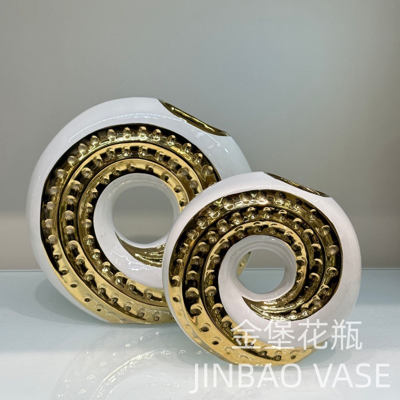 Modern light luxury ceramic vase ornaments, home decorations, living room flower arrangements, electroplated platinum vases Application Scenario
