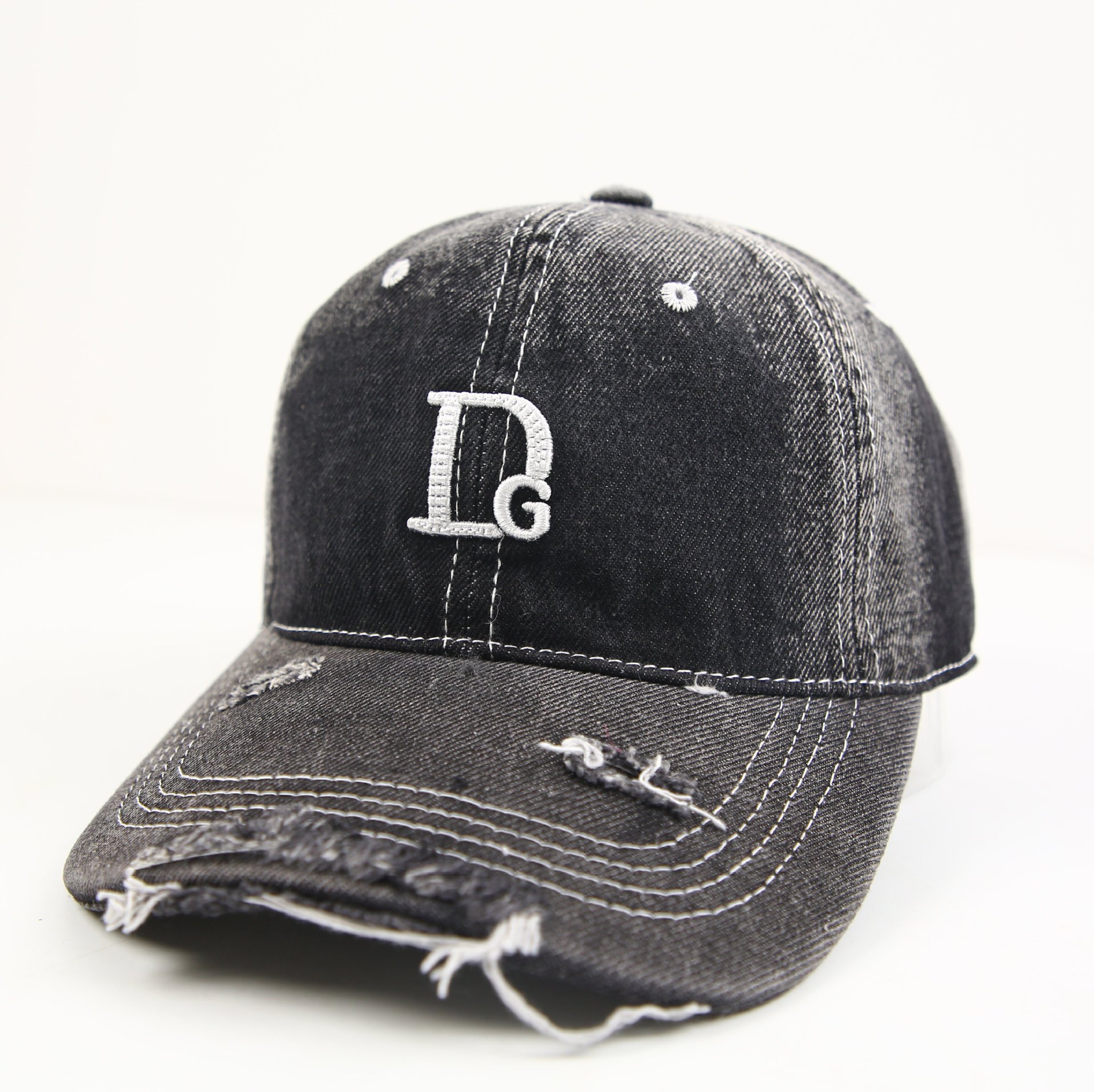 Original design, retro and distressed, ripped denim baseball cap for women, Korean style, versatile and face-enhancing, small sunshade baseball cap for men Application Scenario