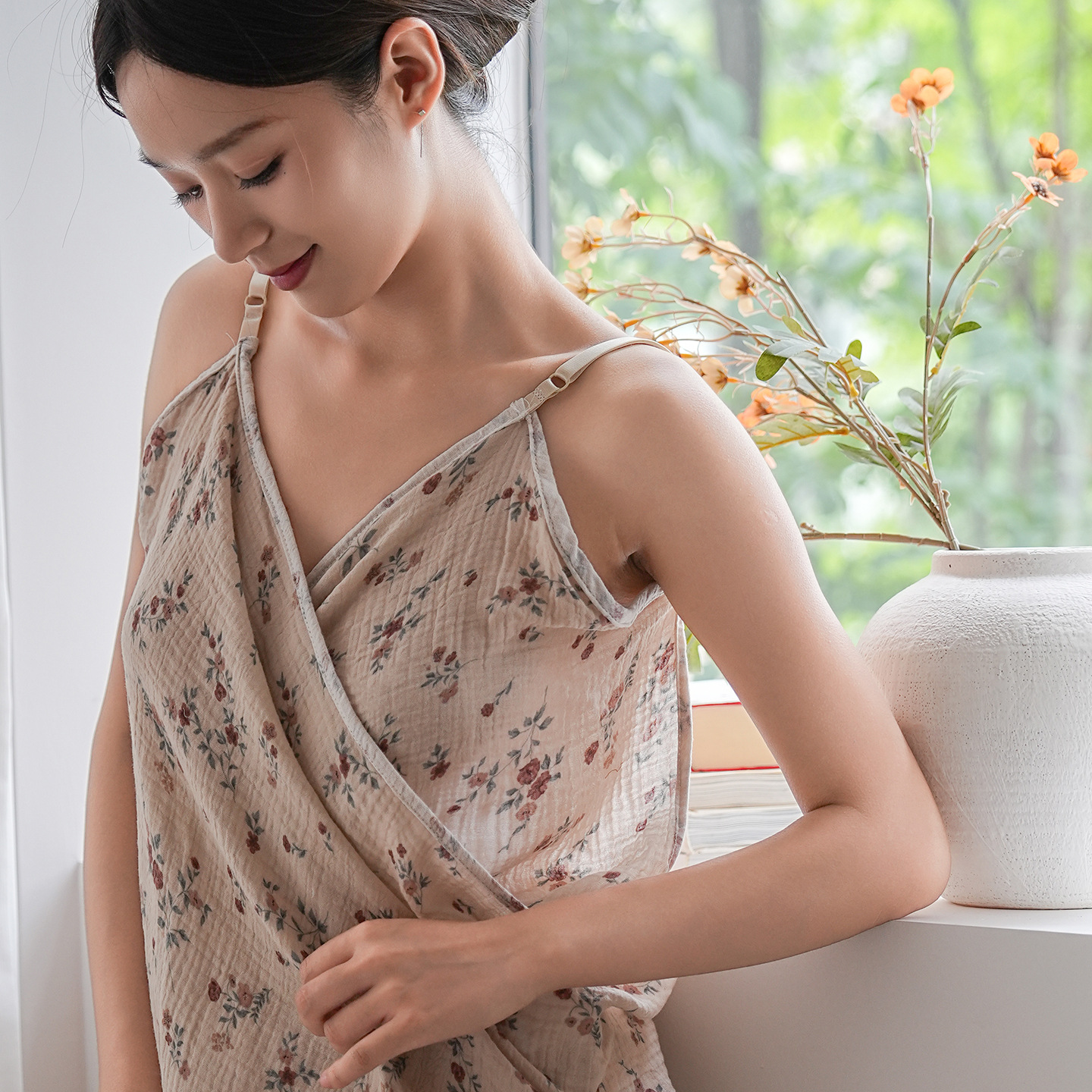 Bathrobe, women's halter bathrobe, pure cotton four-layer crepe fabric, romantic one-piece bath towel, can be wrapped or worn, with beach towel details Picture