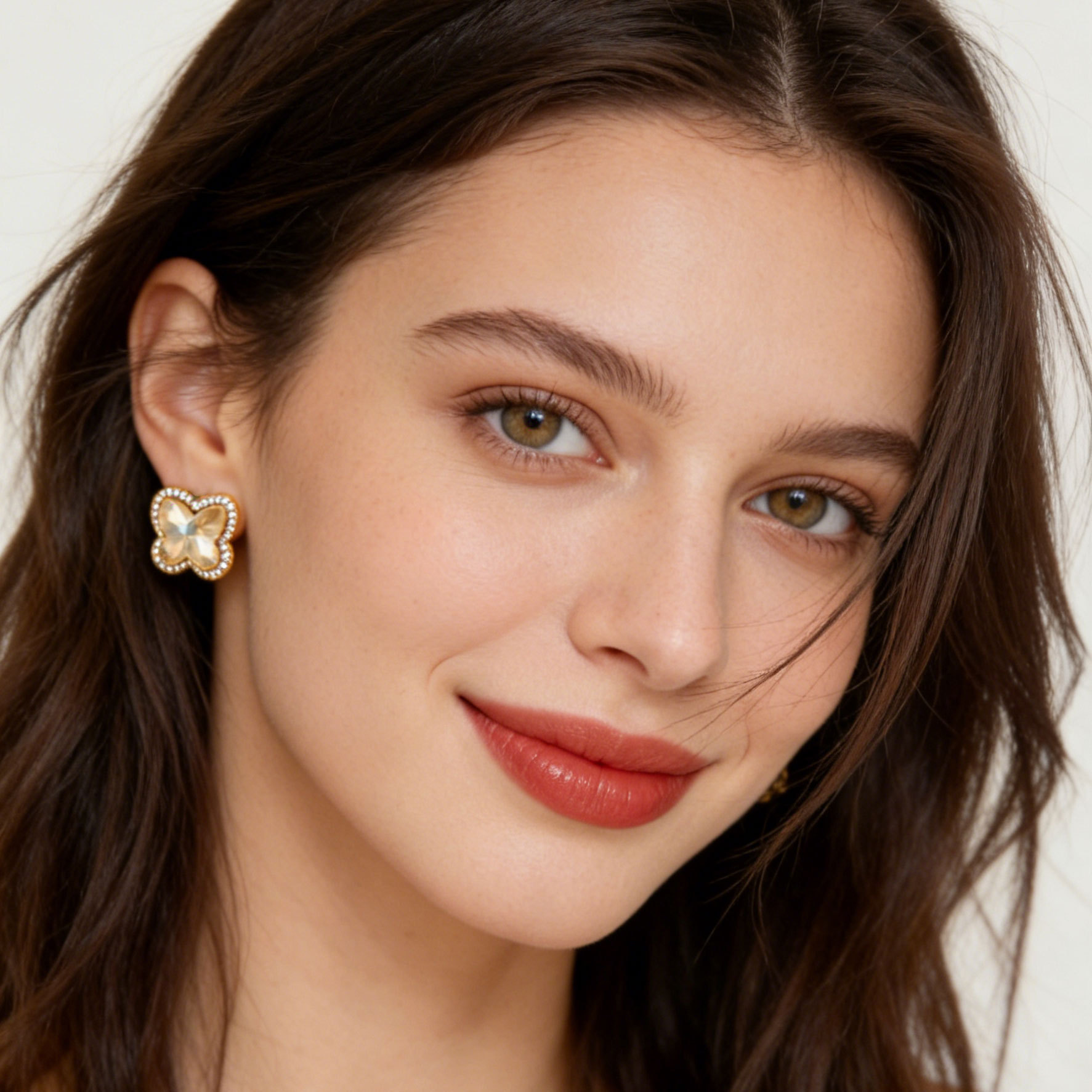 Super sparkling light luxury champagne gold butterfly stud earrings with a high-end feel, slightly studded with zirconium, factory direct supply, wholesale of best-selling earrings in stock details Picture