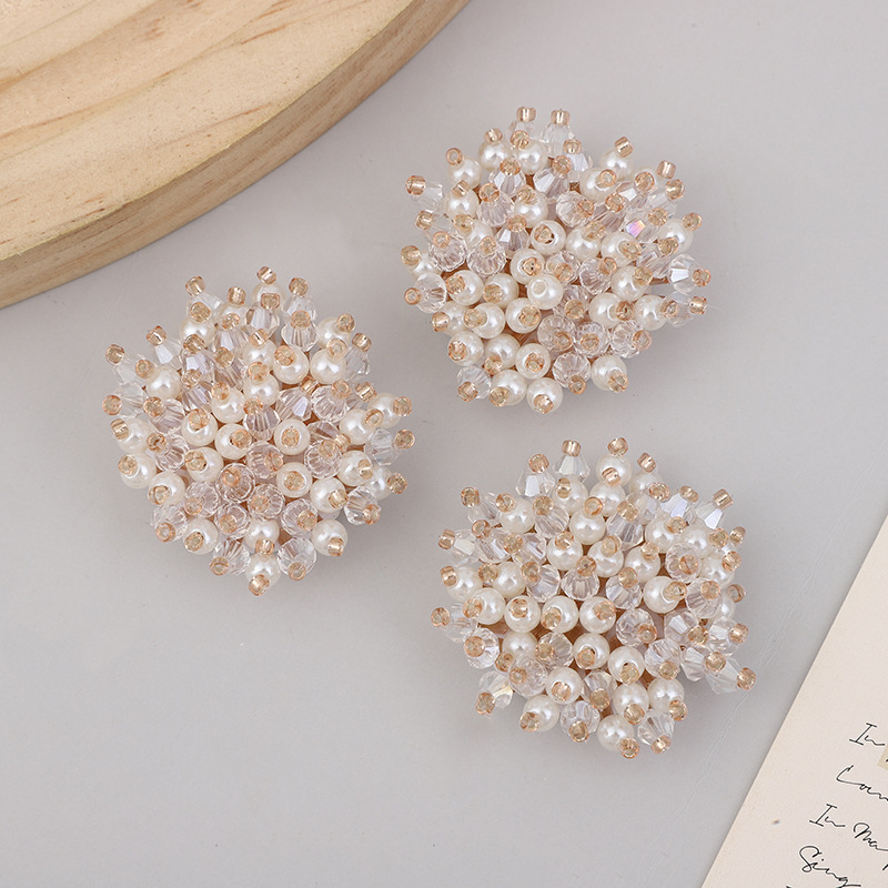 New in-stock wholesale of flower-shaped clothing accessories, DIY clothing, shoes and hats, simple and fashionable style, handcrafted details Picture