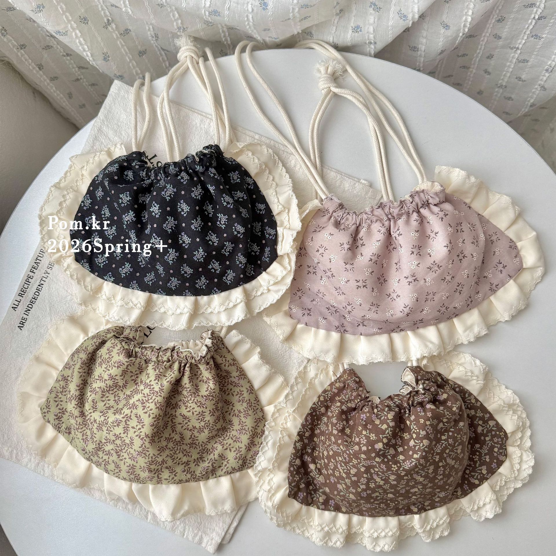 Spring Korean-style small floral fabric handmade bags, ins children's ruffled crossbody bags, lace casual bags and accessories details Picture
