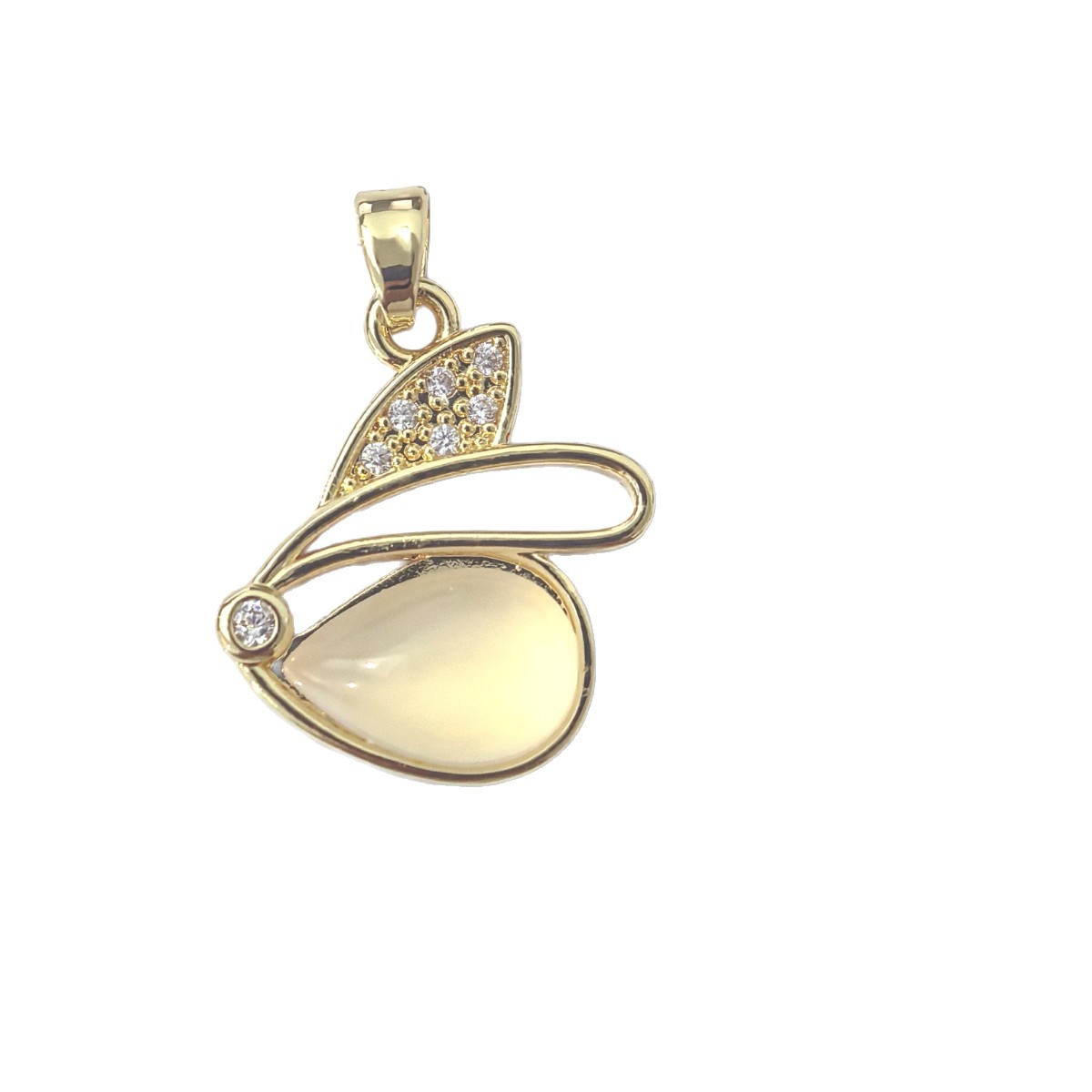 A cute and adorable imitation shell rabbit heart rose pendant necklace for women with a unique personality Item Picture