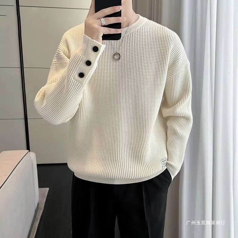 A beige laid-back style top for men, a high-end design for spring and autumn, a long-sleeved shirt from a trendy brand, paired with a round-neck base layer details Picture