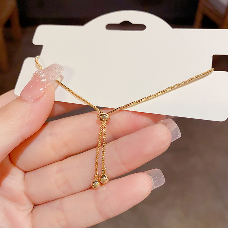 فأزياء أزياء متطابقة من حيث الجوقة، مصنوعة من السوار الزكون Item Picture