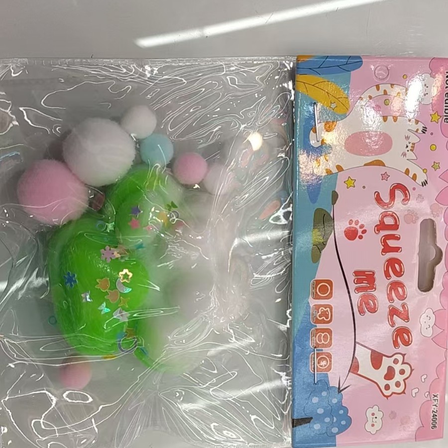 中号猫爪四色混，彩点趣味手感儿童益智类，捏捏玩具。白底实物图