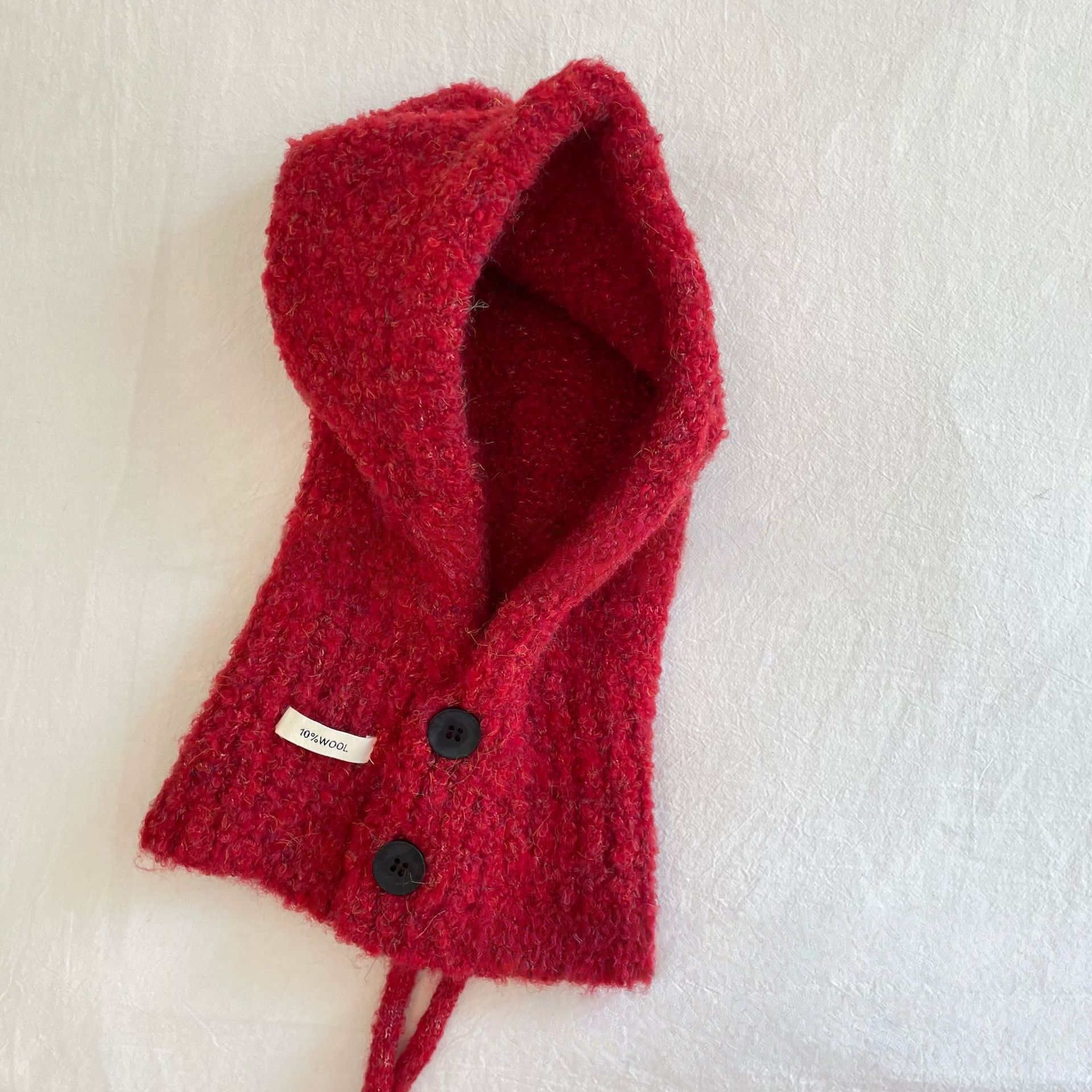 The new plush knitted hat for women in autumn and winter 2025 is a warm and ear-protecting striped Korean style that is versatile and can make the face look smaller Application Scenario