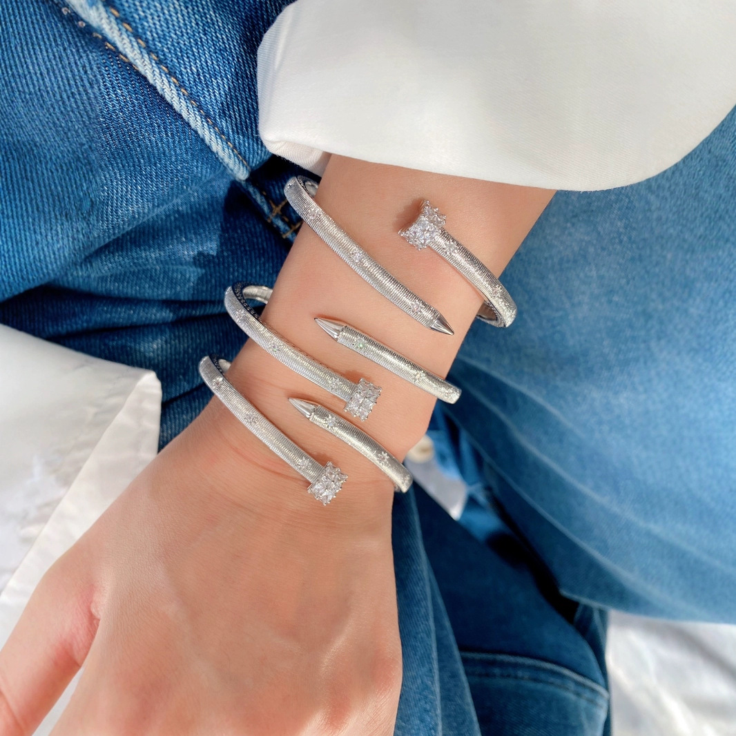 Court style retro brushed bracelet ring, niche light luxury high-end bracelet, gold 瓖 diamond buckle bracelet manufacturer details Picture