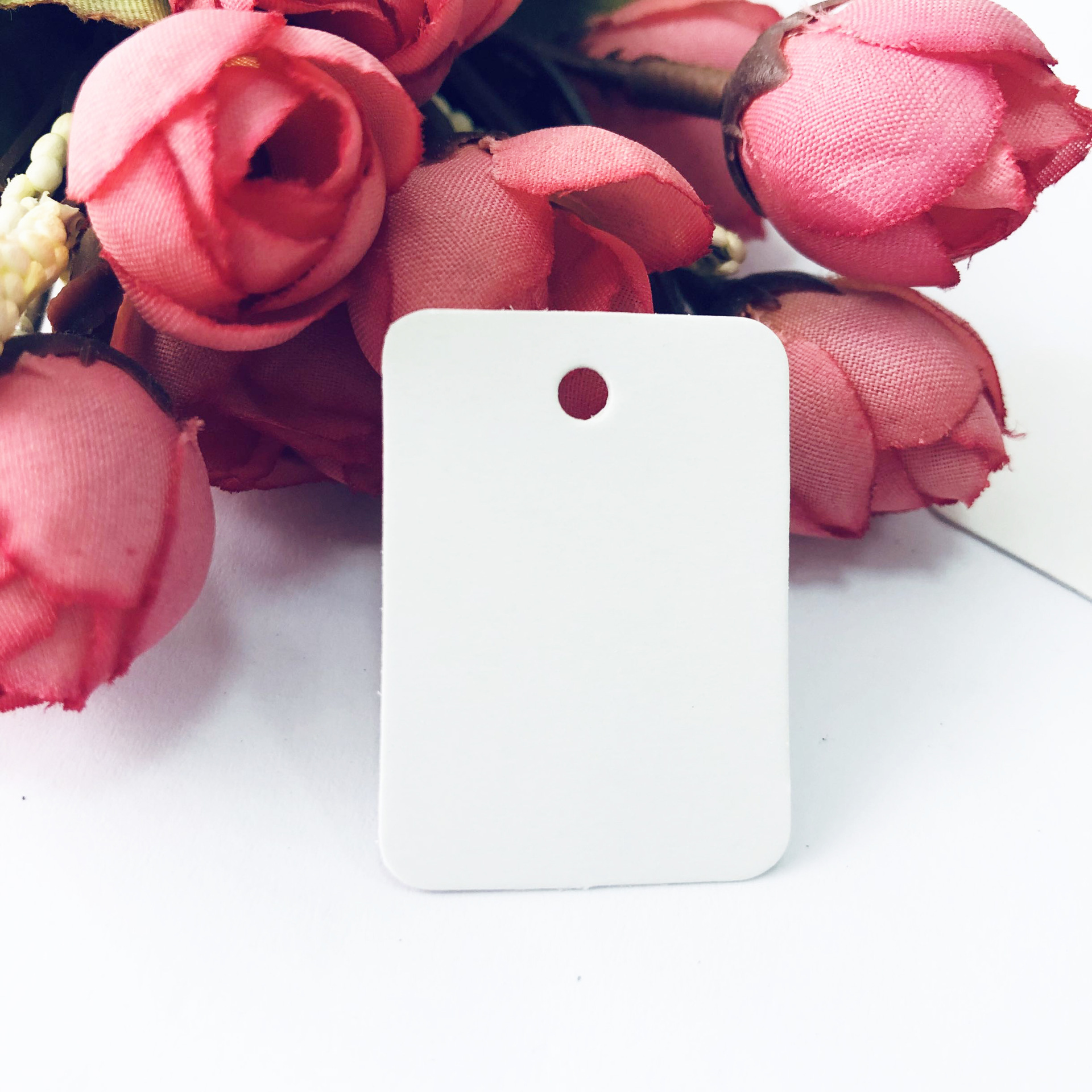 In stock, there are blank, wordless, hand-writable tags in supermarkets and jewelry stores. There are no printed, writable barcode labels and cowhide tags details Picture