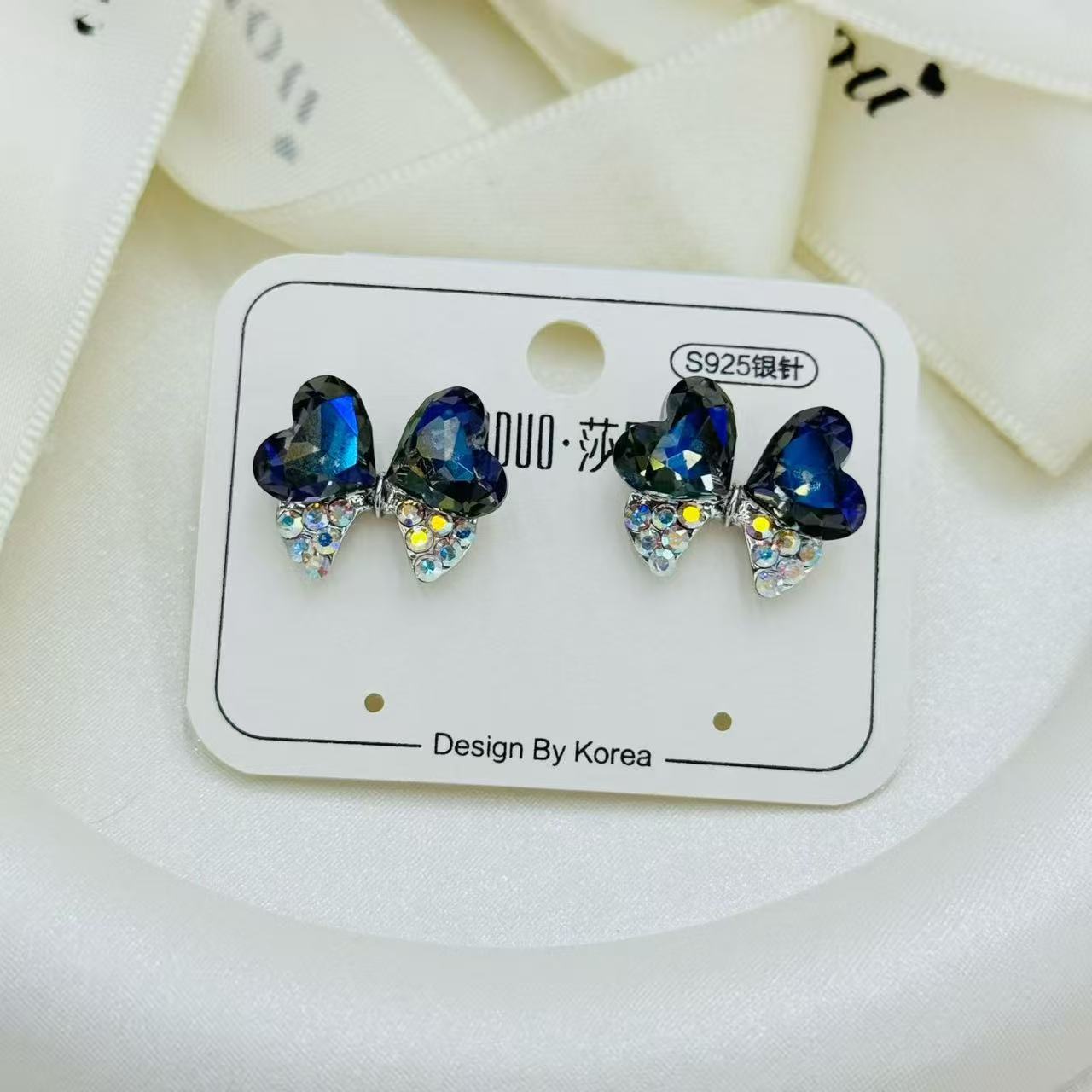 Fashionable blue heart-shaped bow pearl stud earrings, stud earrings, simple earrings, women's versatile and trendy accessories
