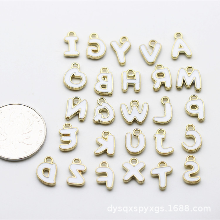 DIY accesorios accesorios 26 letras irregulares juego goteando aleación de aceite, collar pulsera colgante multicolor opcional Application Scenario