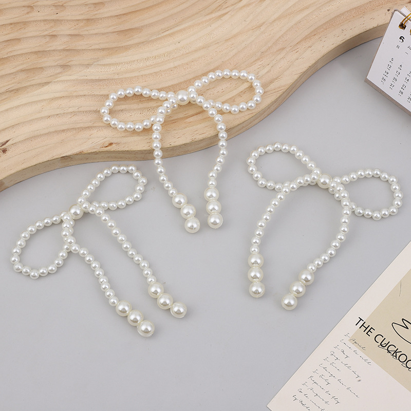 Handcrafted beaded pearl bows, simple three-dimensional flower fabric stickers, accessories, hair ornaments, earrings, accessories, and clothing decorations Application Scenario