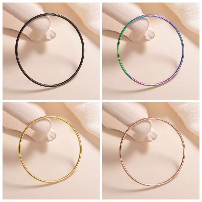 Amazon's new minimalist European and American accessories for women: 2mm linear closed titanium steel fine bracelet with a 60mm ring opening details Picture