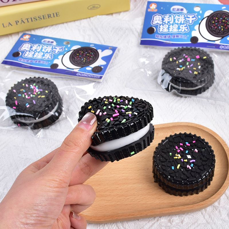 Wholesale of popular Oreo cookies, Kneading Fun simulation food play sandwich cookies, Kneading super soft and wet stress-relieving toys Application Scenario