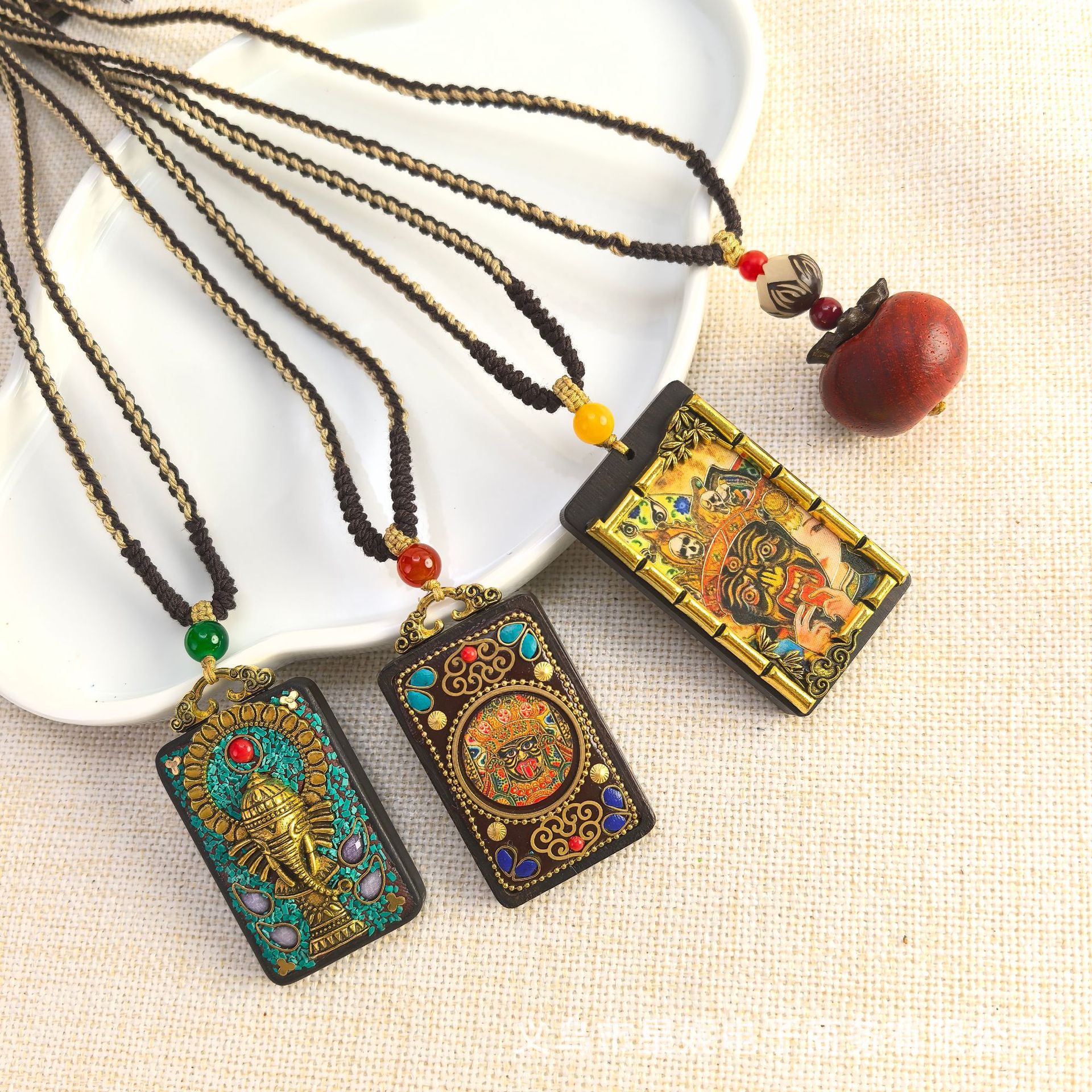 Nepalese Thangka pendant for men, green Tara Manjusri Bodhisattva, esandalwood Buddha amulet, retro necklace, sweater chain pendant for women details Picture