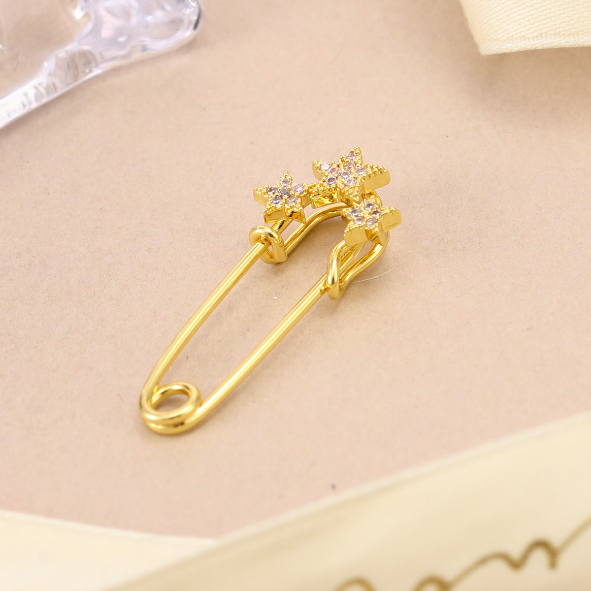 Retro and simple floral painting, oil-dripping long brooch, pearl coat, anti-glare sweater, cardigan button accessory Specification image