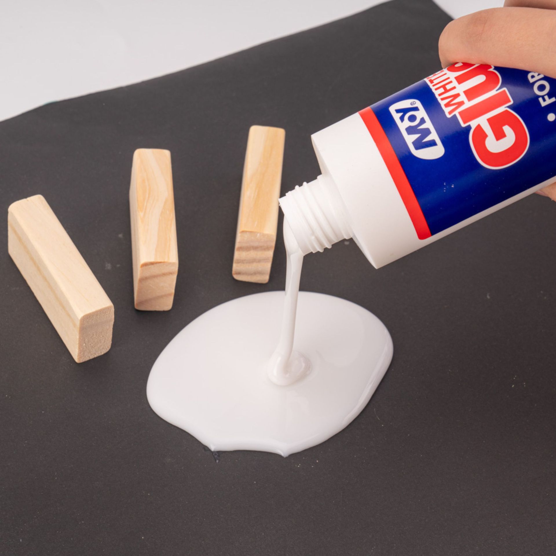 High-viscosity white glue, liquid glue, handmade glue, DIY slime adhesive paper, school art painting materials, stationery customization Application Scenario