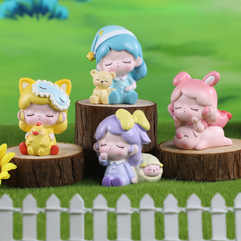 Cute park trendy resin figurines, desktop decorations, children's and student gifts, girlish heart dolls, birthday presents