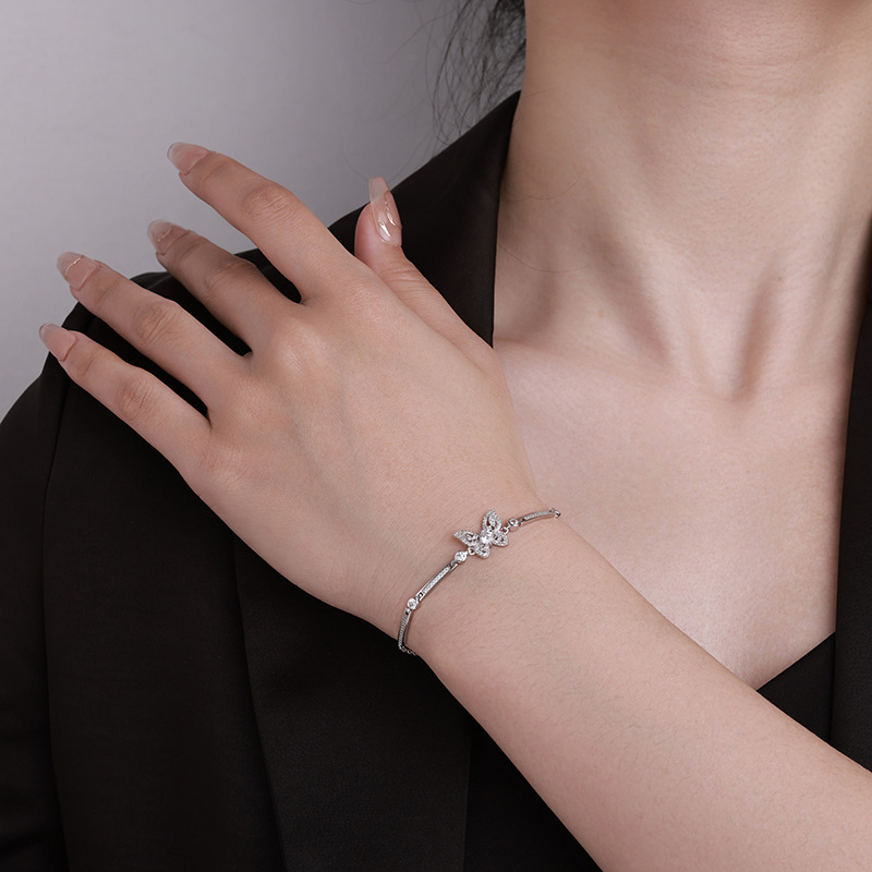 Zhuoheng Select S925 Sterling Silver Japanese And Korean Butterfly Language Mosang Diamond Bracelet, A Niche Design With A Light Luxury And High-End Feel, Is A Delicate Bracelet For Both Men And Women Application Scenario