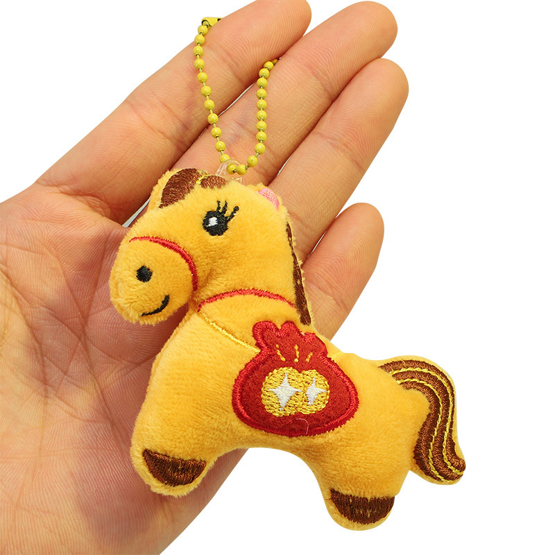 马年挂件小玩偶新年胸针毛绒可爱小马包包挂饰配饰女diy服饰配件白底实物图