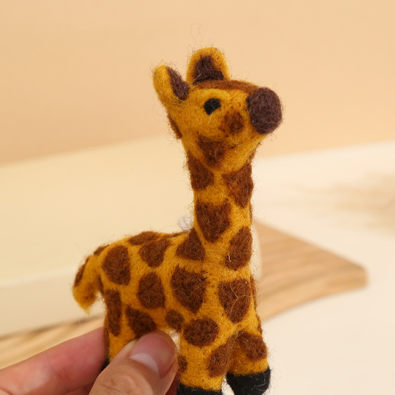 Korean-style wool felt pendants, giraffe 3D doll pendants, creative bag pendants, Latongke cute pendants Application Scenario