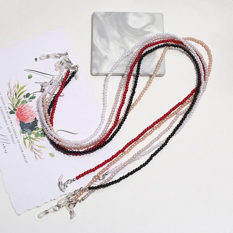 Factory direct supply of European and American masks, face shields, pendant chains, imitation pearl glasses chains, neck-hanging anti-loss pearl bracelets and necklaces, lightweight
