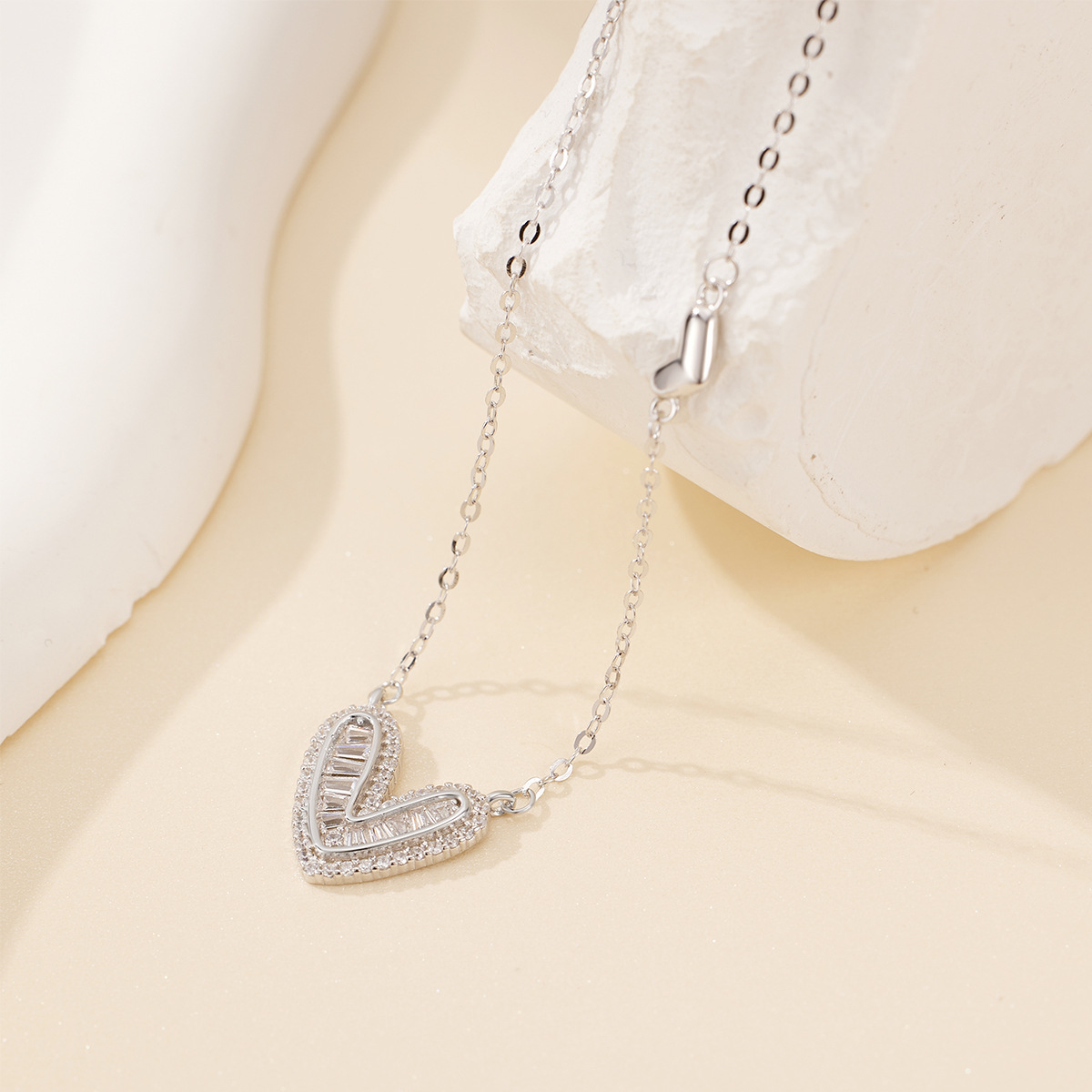 Simple and inS-style V-shaped heart-shaped collarbone chain, light luxury and sweet style, high-end sense necklace factory direct sales Specification drawing