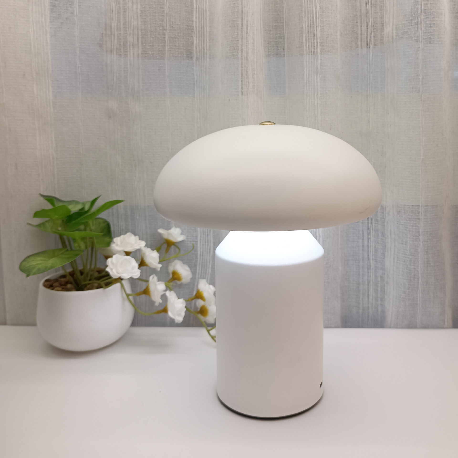 Cross-border charging mushroom decorative lighting fixtures, bedroom bedside atmosphere night lights, Nordic designer style bar table lamps Specification drawing