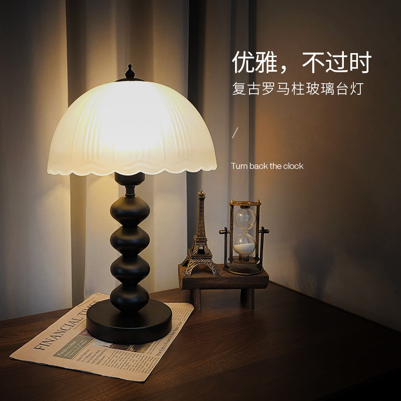 French retro table lamp, bedroom bedside, vintage glass, homestay, Chinese-style study small table lamp, American light luxury bedside lamp Application Scenario