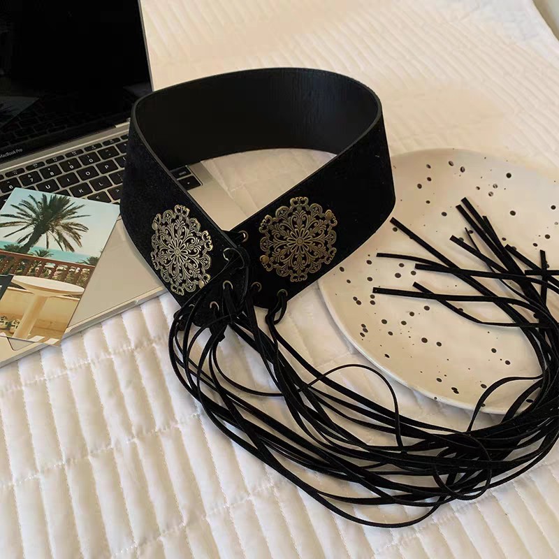 Fashionable new Chinese-style millennial hot girl on Instagram, retro fringed circular riveted belt, cinched waist belt, cinched waist design Application Scenario
