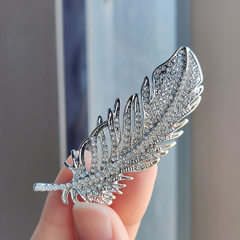 European and American style, full diamond feather brooch, elegant and exquisite brooch, simple and fashionable brooch, retro suit with accessories details Picture