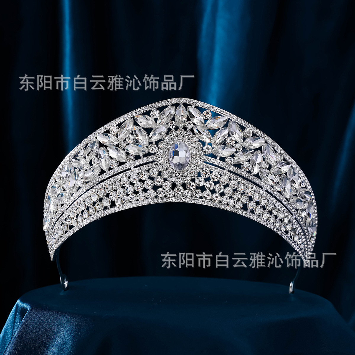 New diamond silver princess headwear, grand wedding dress, super glittering crystal, luxurious goddess bride wedding crown details Picture