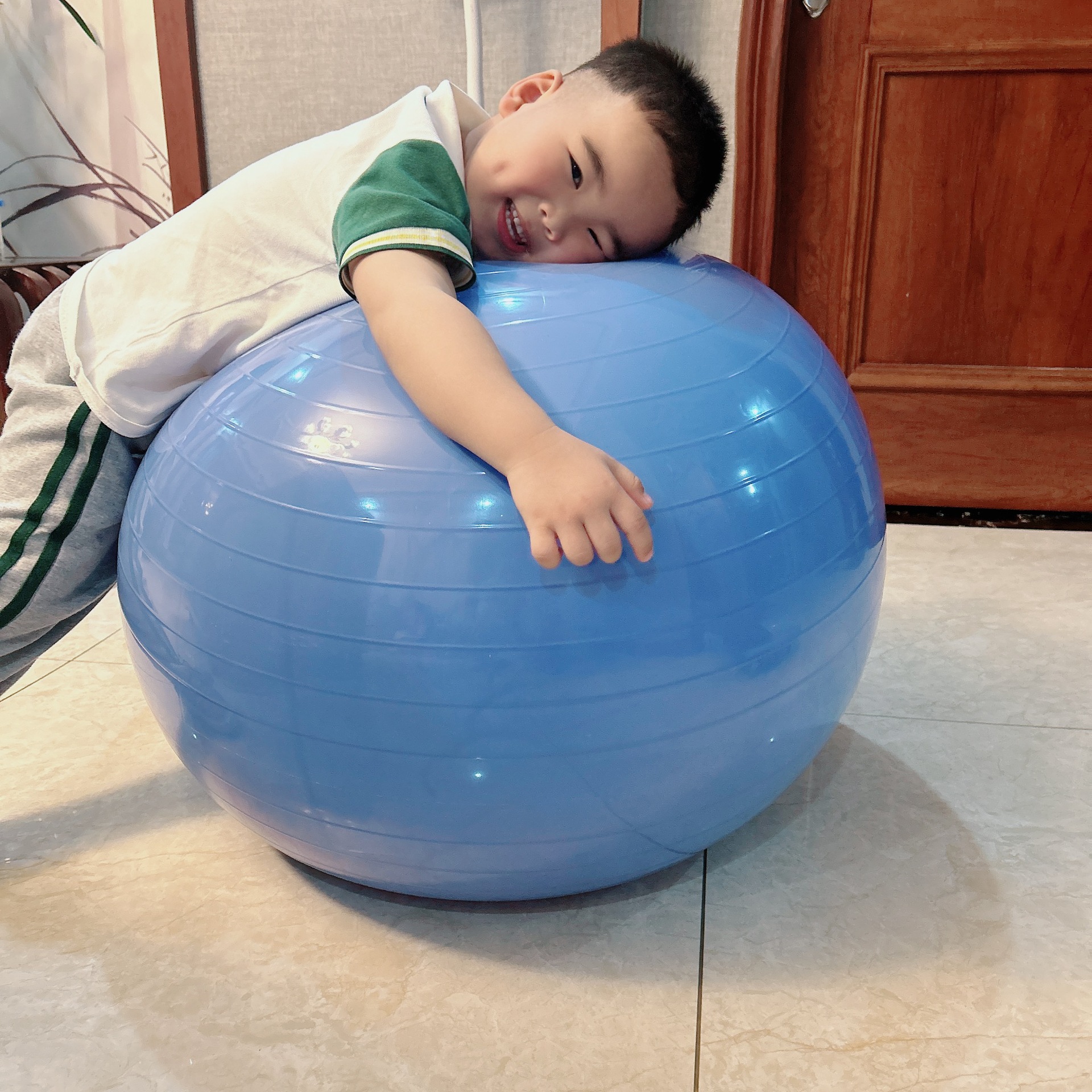 Wholesale pvc thickened explosion-proof yoga balls, fitness balance balls, strength training gymnastics balls, dance massage balls Application Scenario