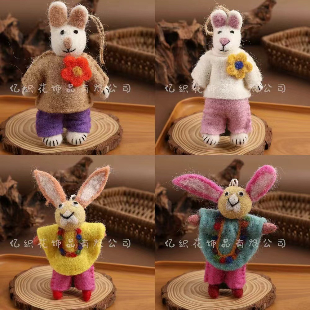 Nepalese handcrafted wool felt products, cute wool bear pendants, keychains, bags, and felt pendants Application Scenario