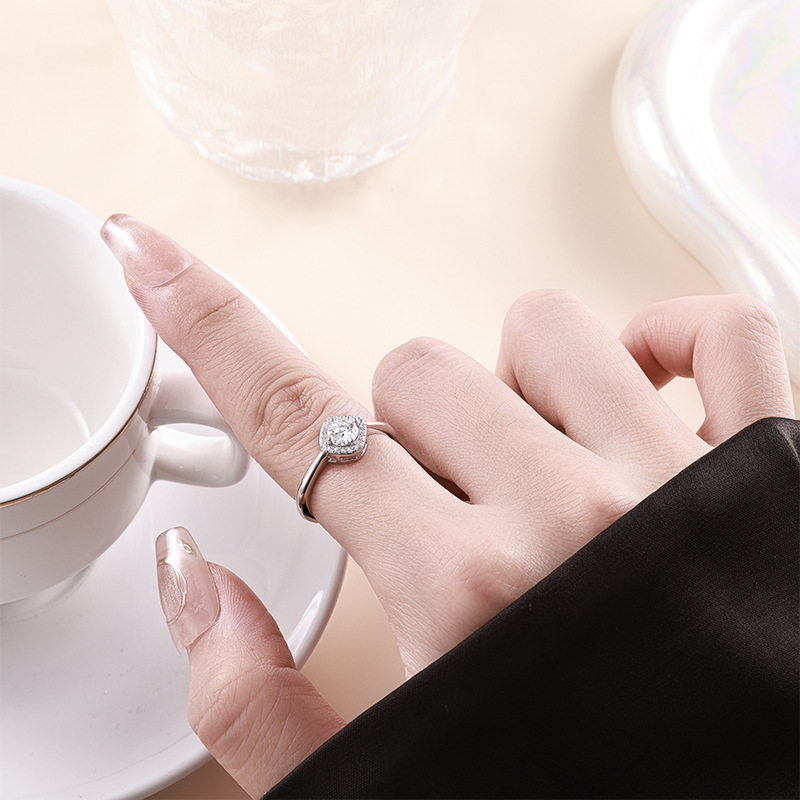 Cross-border temu Moissanite six-prong light luxury open ring wholesale social media live stream High-end pure silver fashionable women's ring Specification image