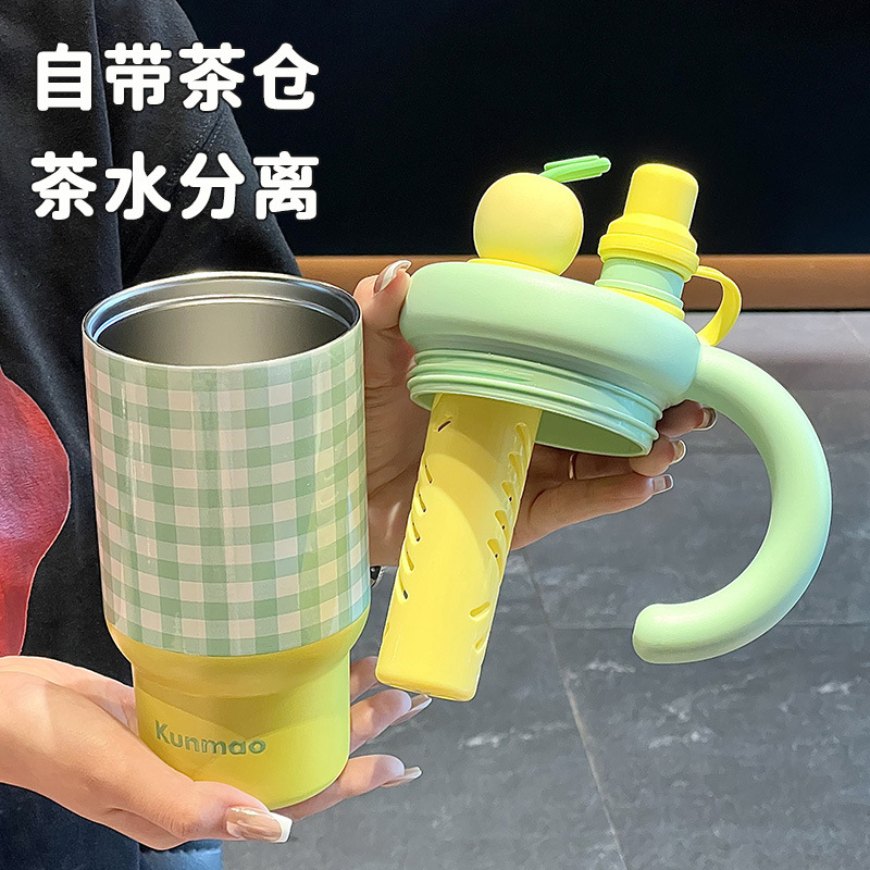 Thermos cup, large-capacity ice cup, cute straw cup, giant water cup for women, high appearance level, stainless steel double-drinking cup Application Scenario