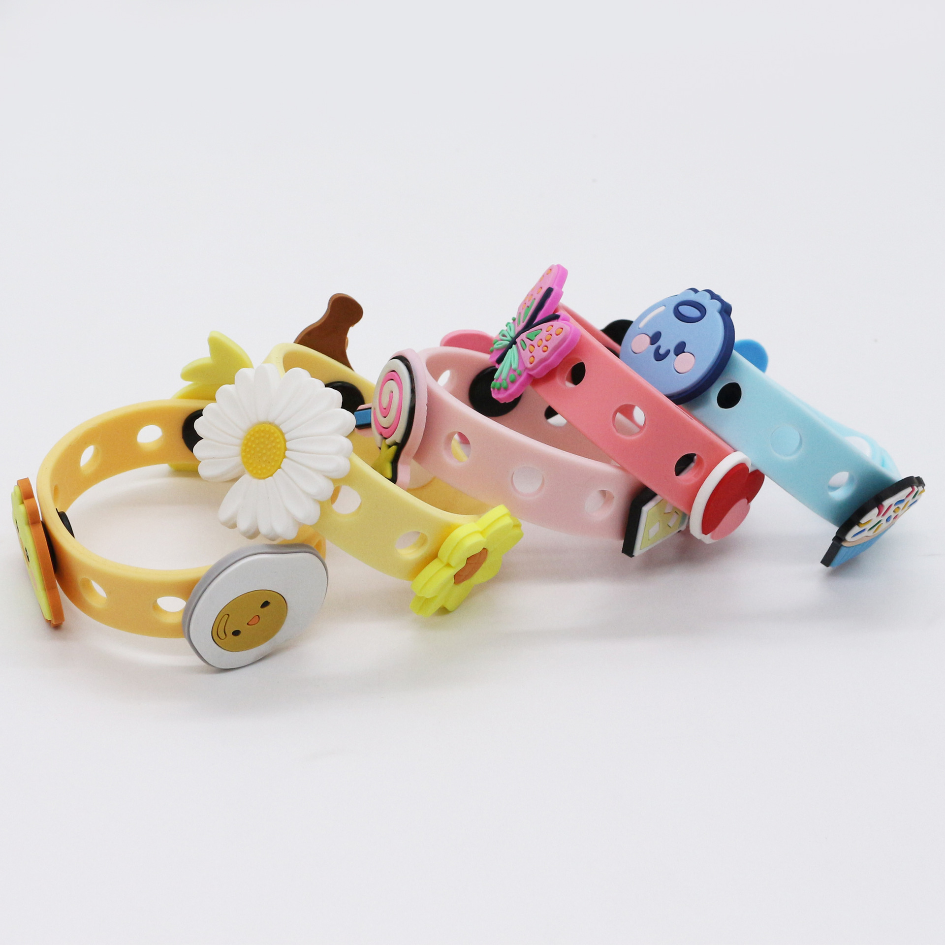 Cross-border best-selling silicone sports wristbands, flower-style crocs, flower-style wristbands for children, factory direct sales Specification drawing