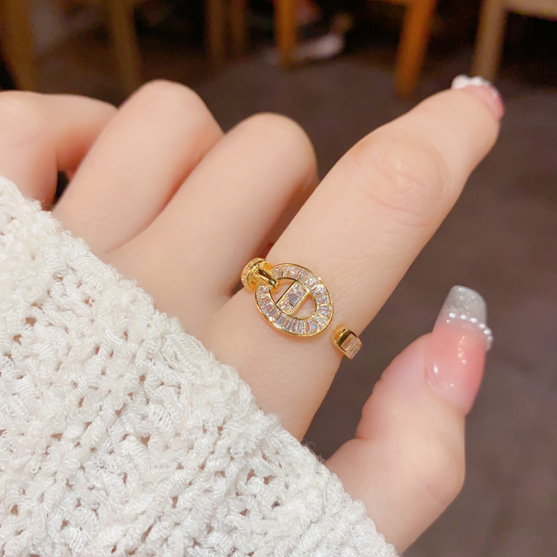 This light luxury and fashionable zircon open ring with a pig nose is a trendy and niche index finger ring for women. It is versatile and adjustable Specification image
