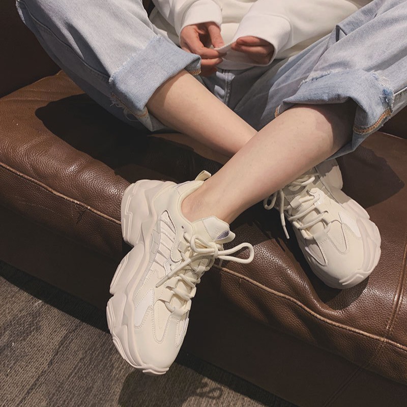 运动休闲鞋实物图