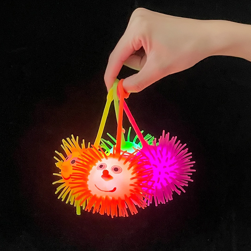 25g luminous fur ball, luminous hedgehog elastic flash fur ball, venting toy ball, wholesale children's toys Application Scenario