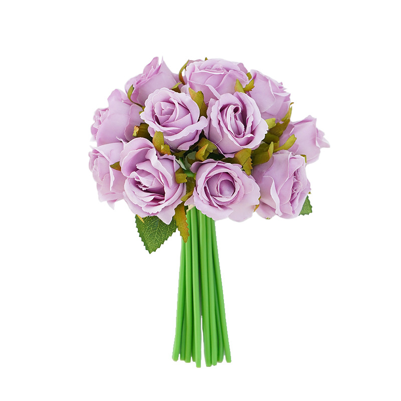 A Korean-style wedding bride is holding a bouquet of 12 small roses for home decoration. The artificial flowers are a simulation of 12 small roses Item Picture