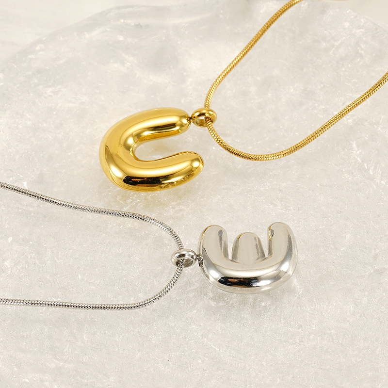 Cross-border best-selling bubble 26-letter smooth pendant necklace, a niche and versatile gold-plated titanium steel necklace accessory Application Scenario