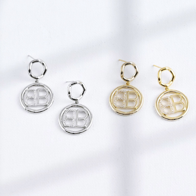 High-quality diamond-encrusted letter earrings for women, inS-style light luxury zircon copper gold-plated 925 silver needle earrings, trendy factory wholesale full figure