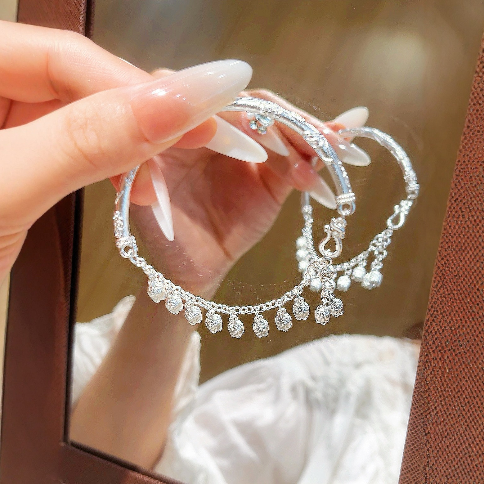 Fringed bracelet for women, light luxury and niche design, versatile and elegant jewelry, copper-plated Tibetan silver and Miao silver for girls Specification drawing