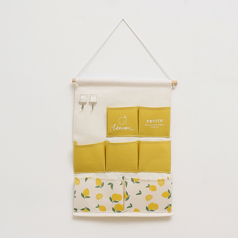 Wall-mounted storage bags, wall-mounted bags, wall-mounted door, wall-mounted shelf, wall-mounted bags, small cloth bags, dormitory room details Picture