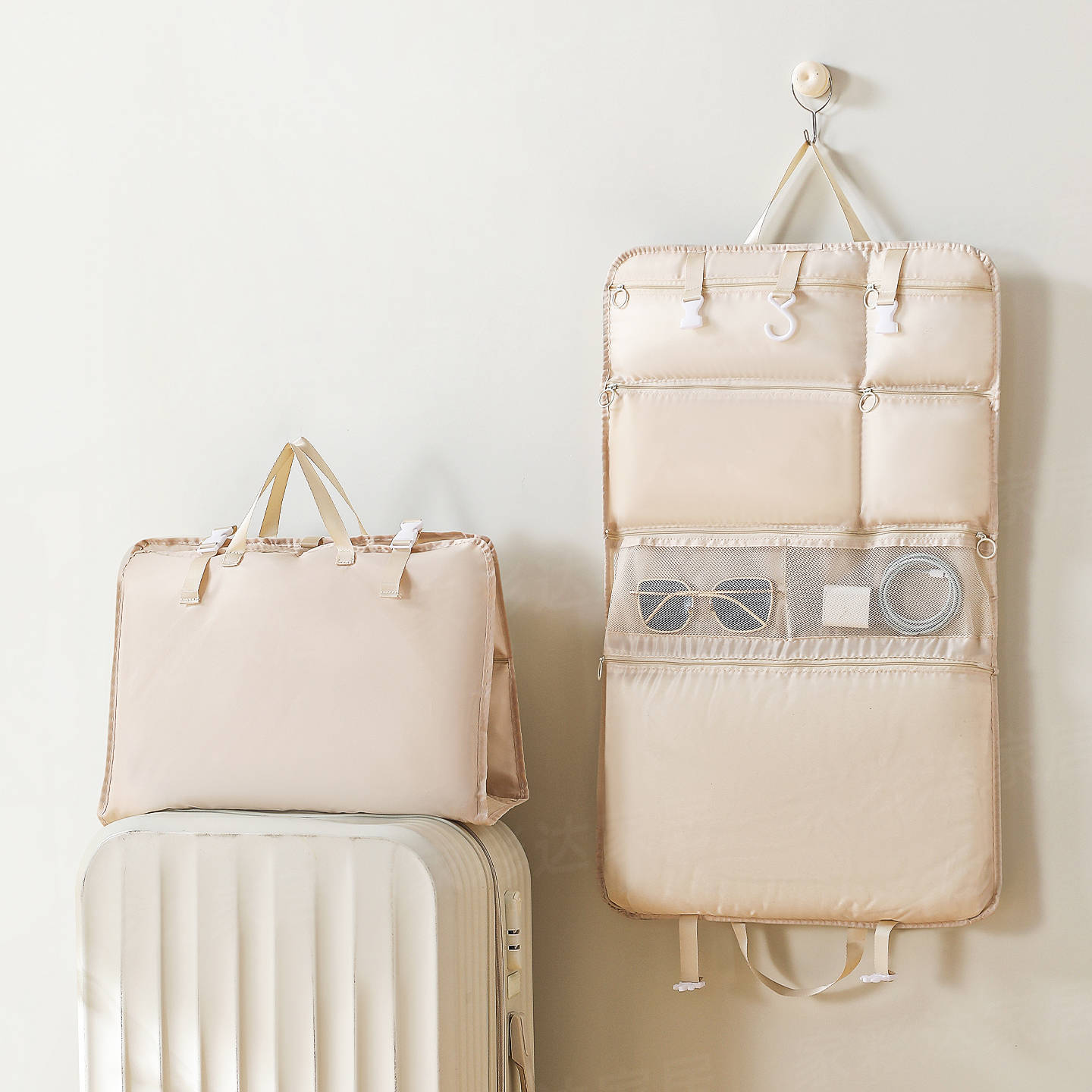 The 7-in-1 travel bag is portable and durable. It is suitable for classifying clothes, shoes, makeup, dust-proof bags, hanging clothes and storage bags for the start of the school year Application Scenario