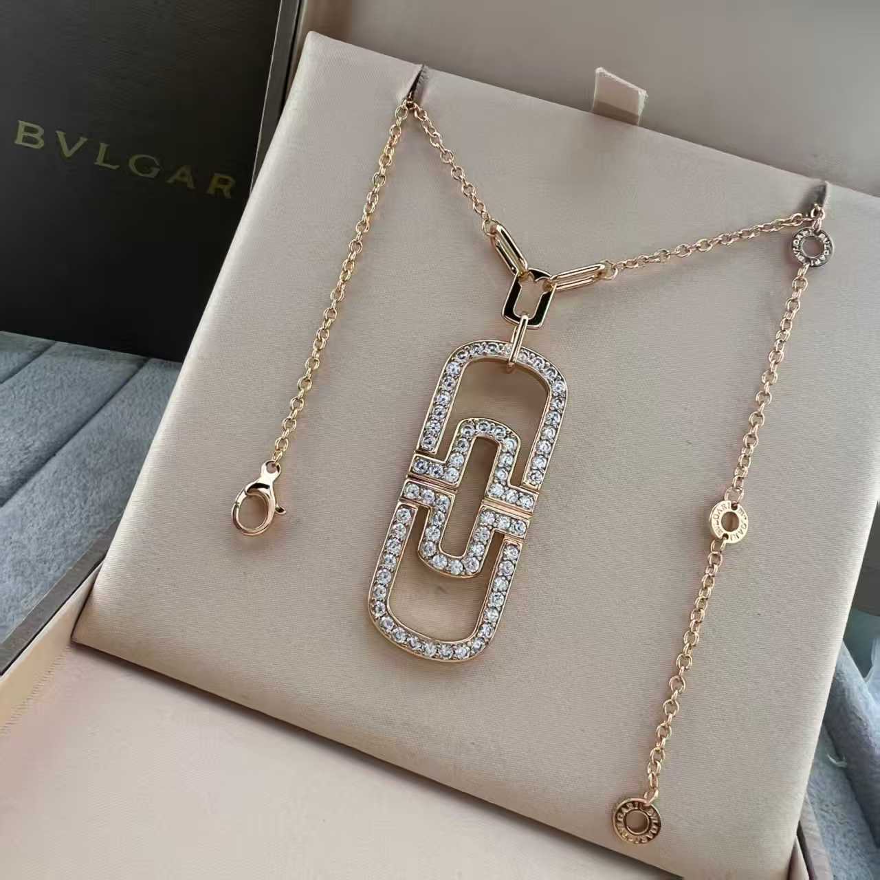 高版BV金欧美镶钻白贝母满天星回形针项链毛衣链V金镀18K玫瑰金白底实物图