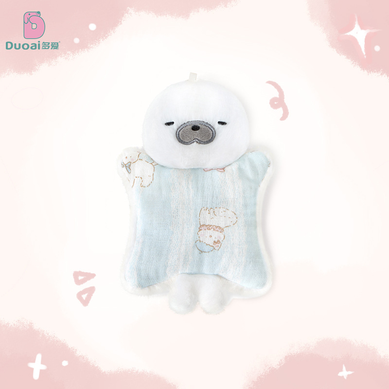 A new type of bean bag seal plush toy backpack with decorative key clasp and exquisite hand puppetry Application Scenario